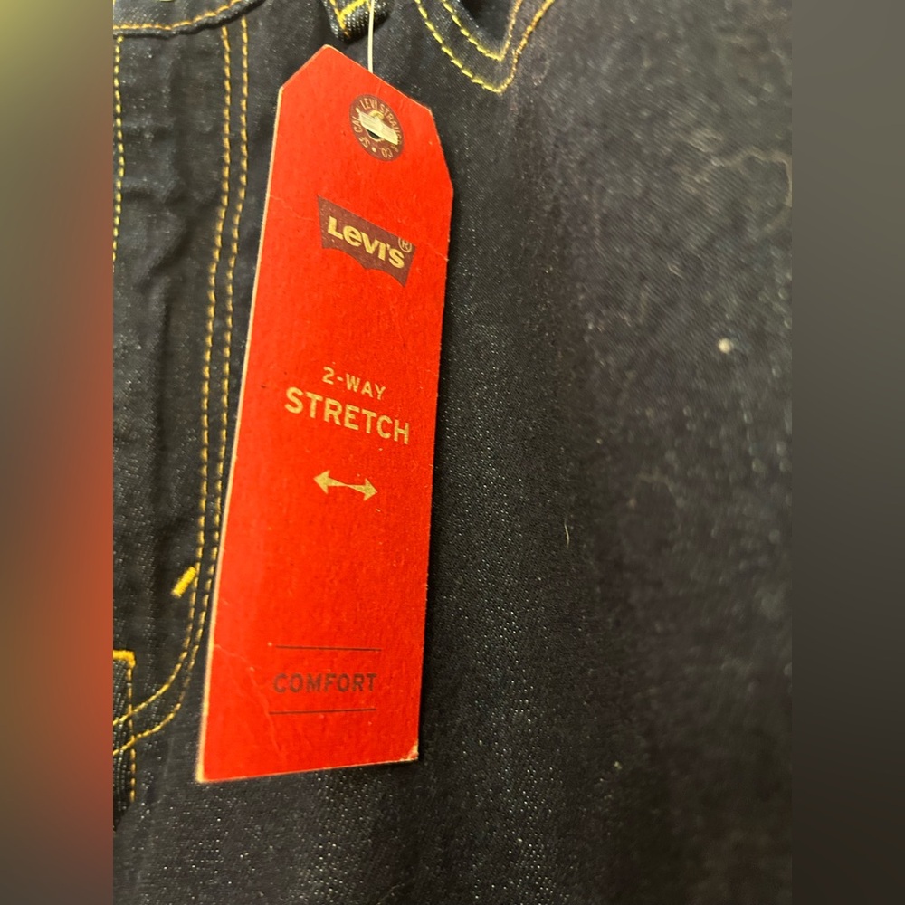Men’s Levi's Classic Dark Wash 550 Relax Jeans - Picture 4 of 6
